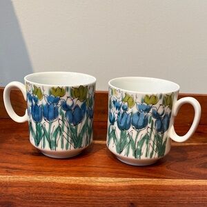 2 VINTAGE AMCREST VERNE COFFEE CUPS